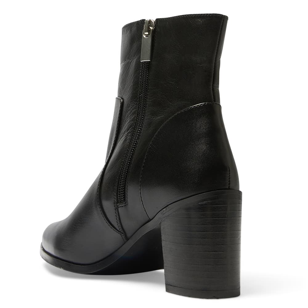 Rapid Boot in Black Leather