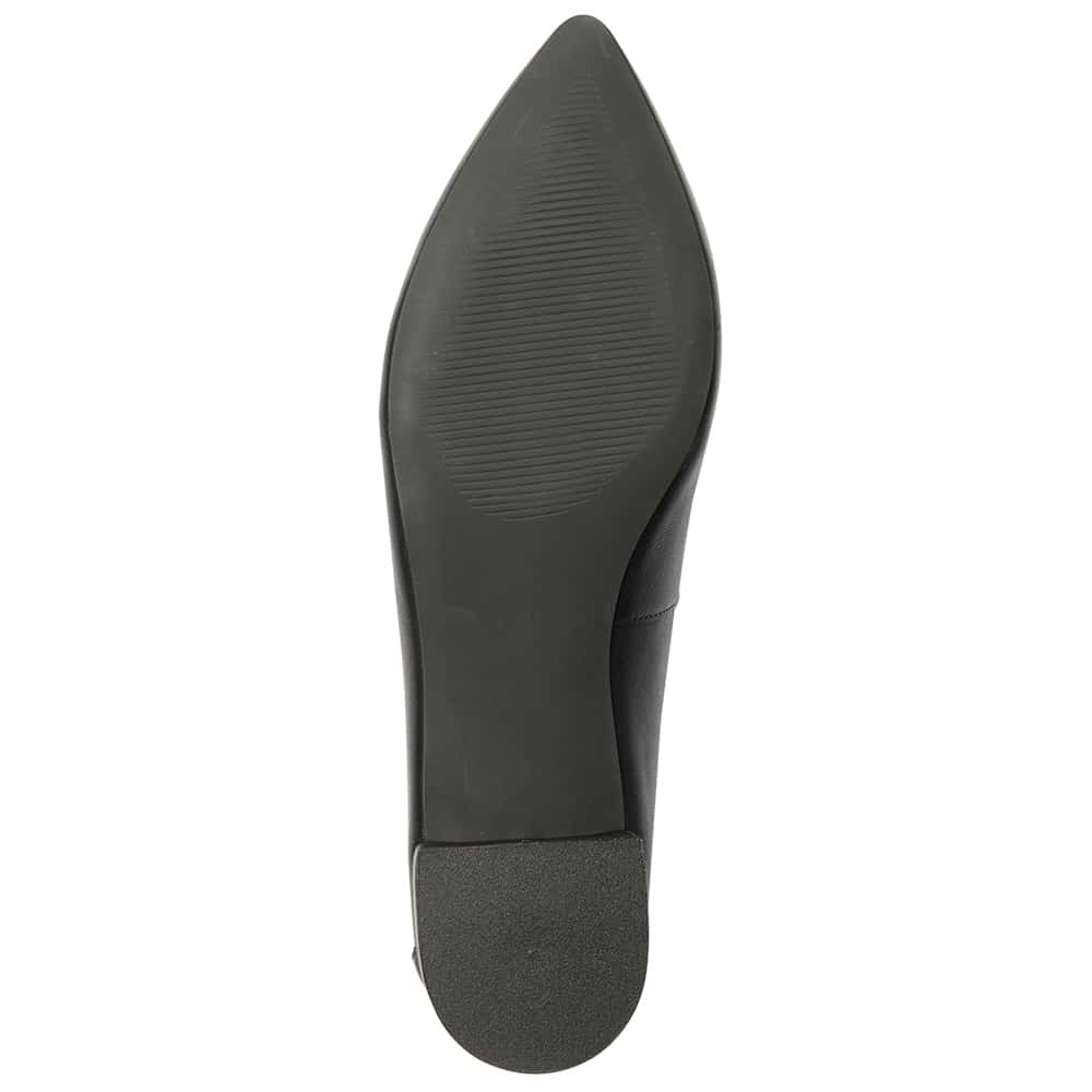 Raven Loafer in Black Leather