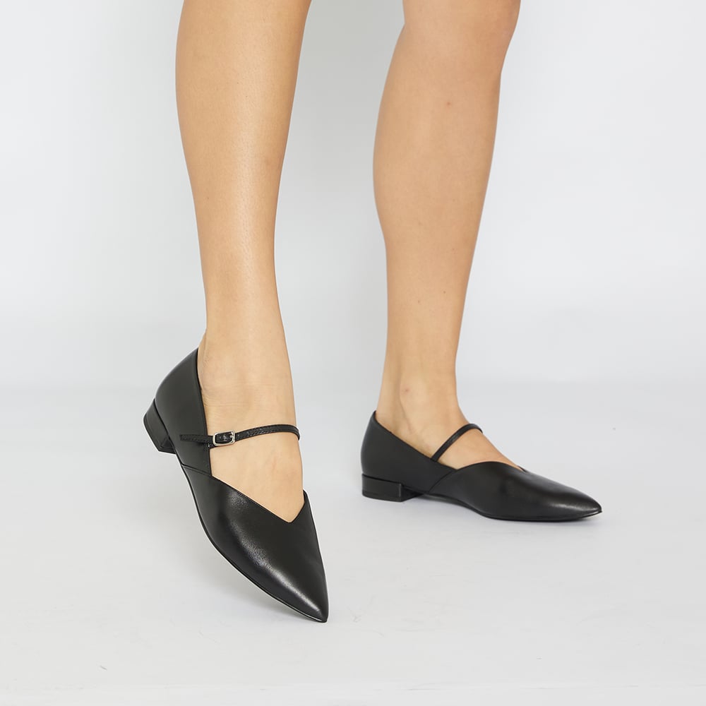 Reece Flat in Black Leather