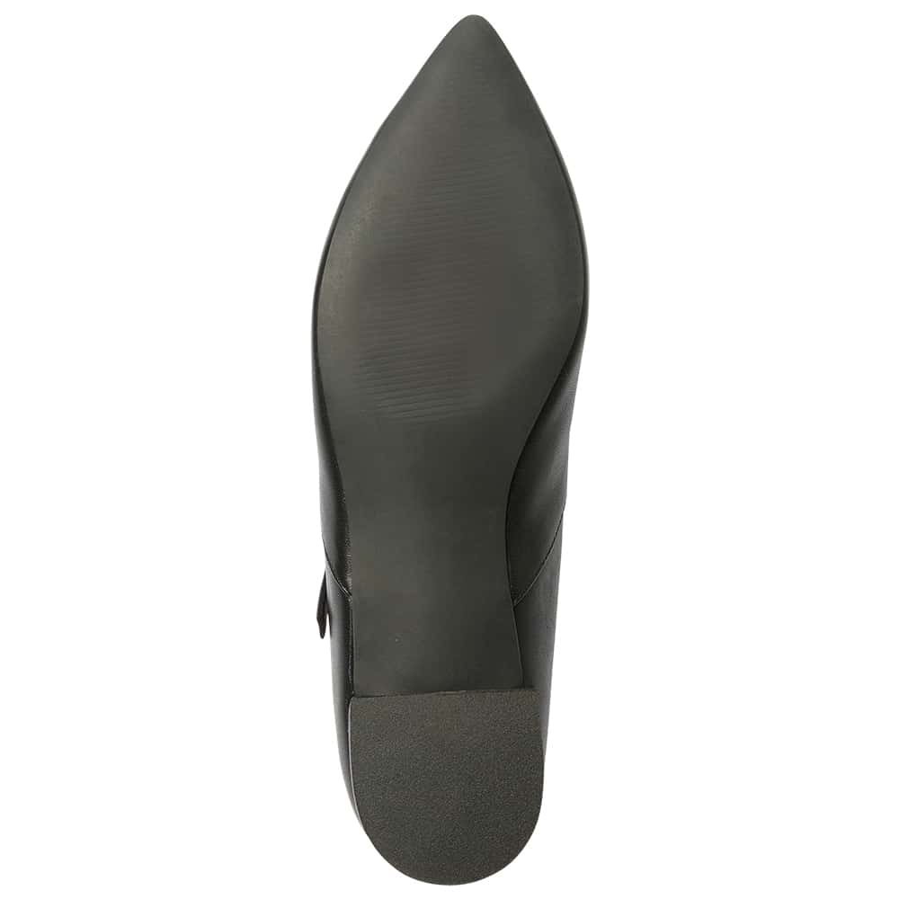 Reece Flat in Black Leather