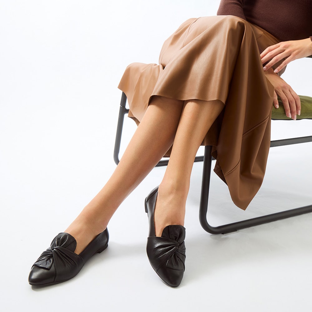 Rosco Flat in Black Leather