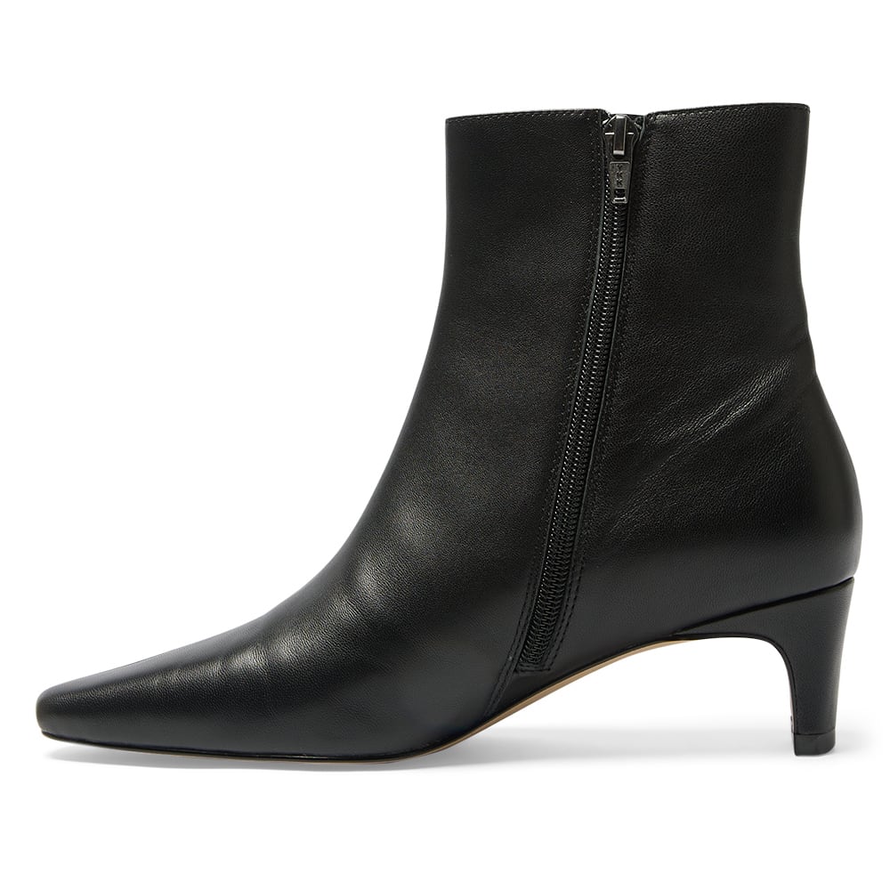 Seattle Boot in Black Leather