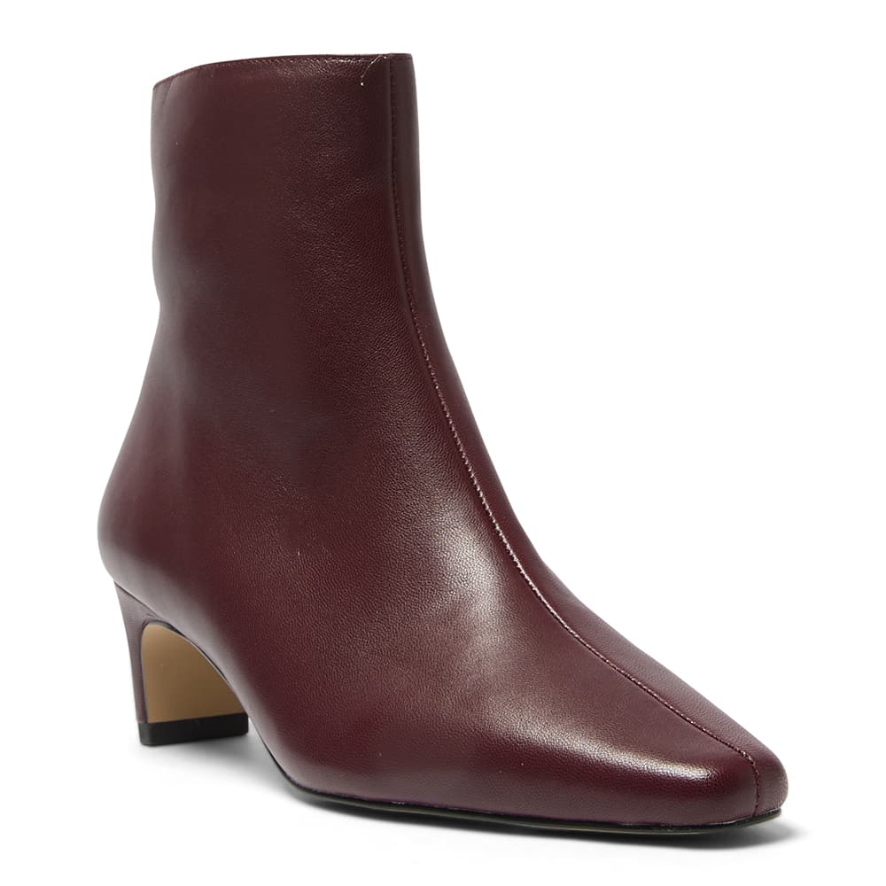 Seattle Boot in Wine Glove Nubuck