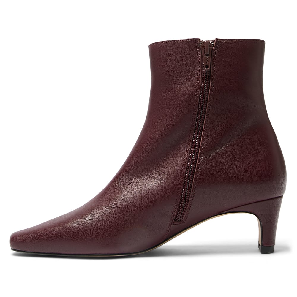 Seattle Boot in Wine Glove Nubuck