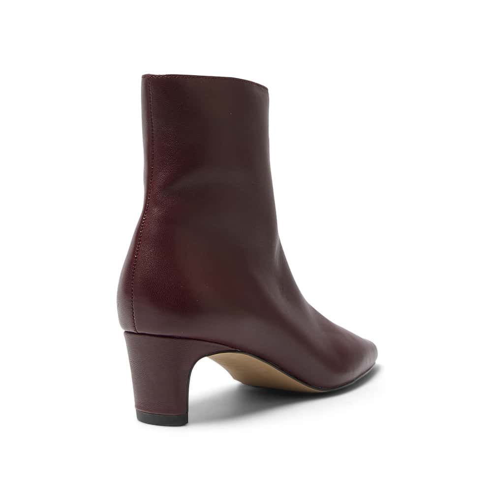 Seattle Boot in Wine Glove Nubuck