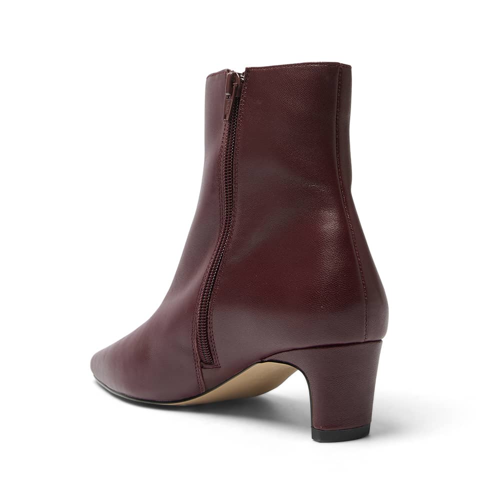 Seattle Boot in Wine Glove Nubuck