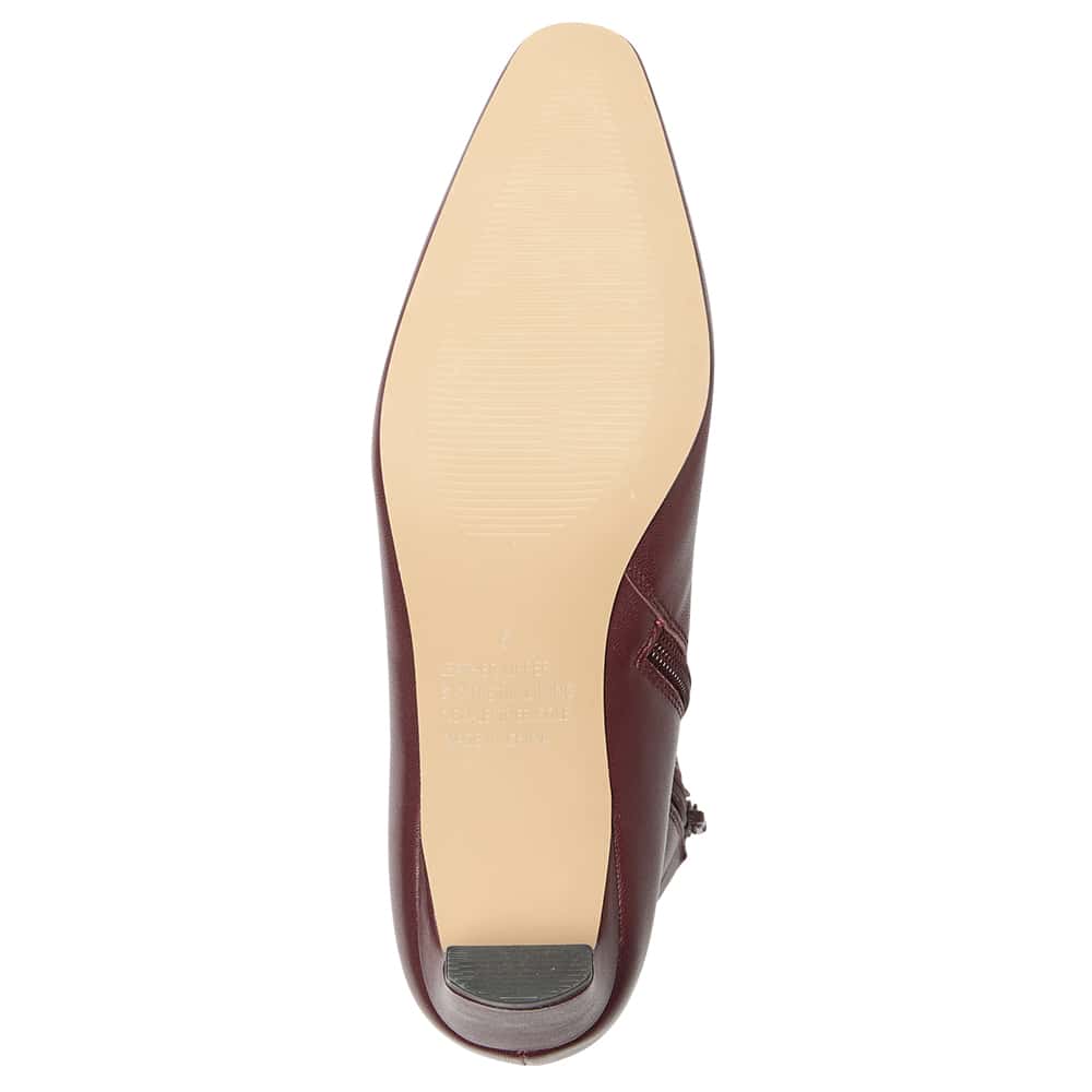 Seattle Boot in Wine Glove Nubuck