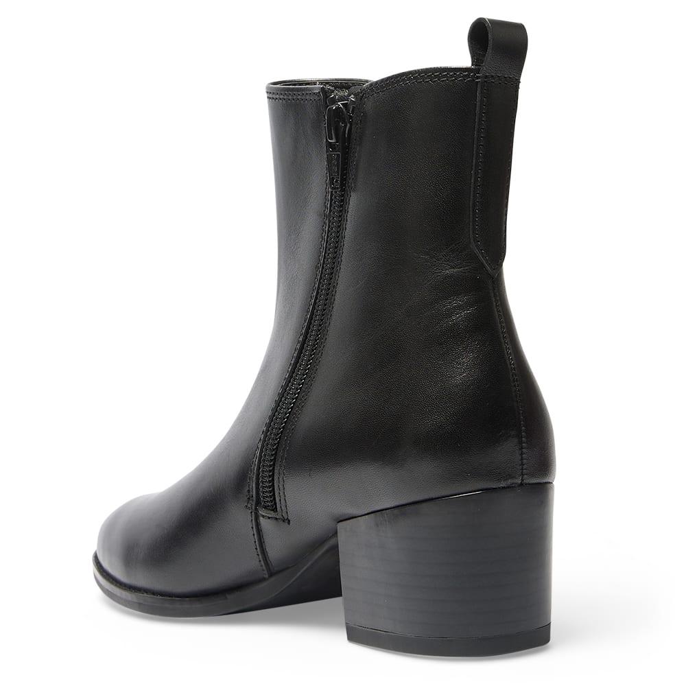 Venus Boot in Black Leather