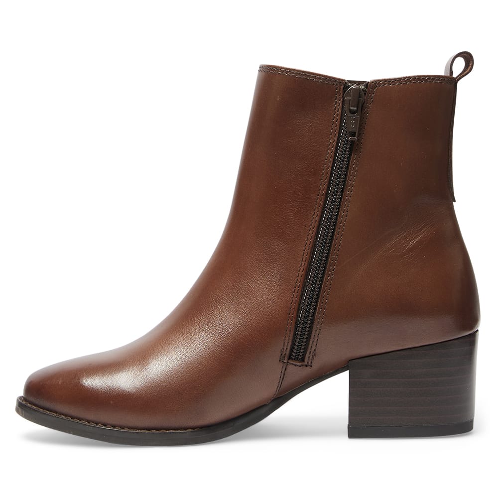 Venus Boot in Brown Leather