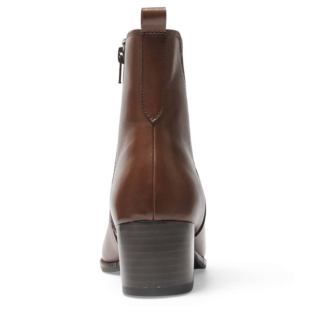 Venus Boot in Brown Leather