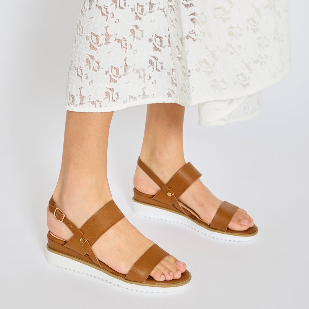 Vespa Wedge in Tan Smooth