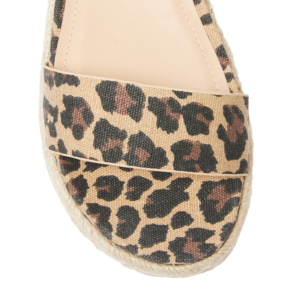 Warner Sandal in Animal Raffia