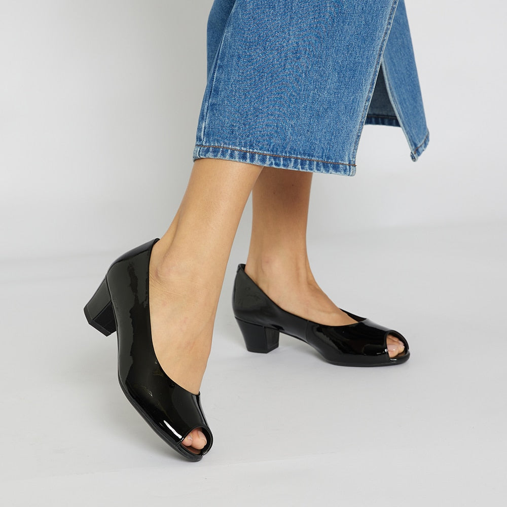 Wide heels discount