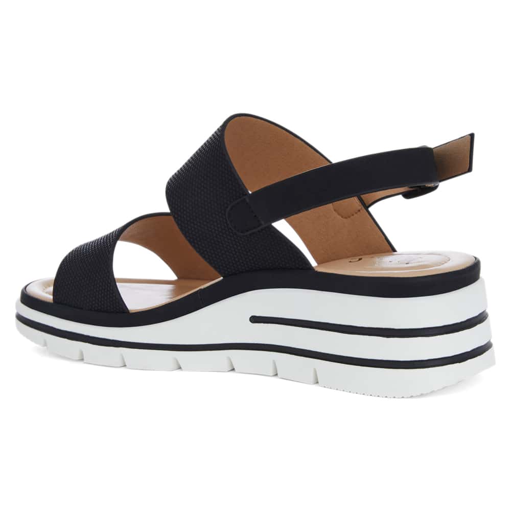 Kismet Wedge in Black