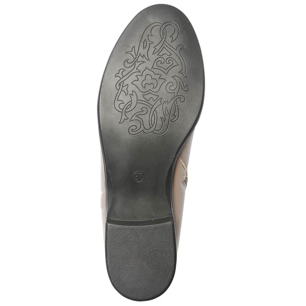 Lance Boot in Taupe Leather