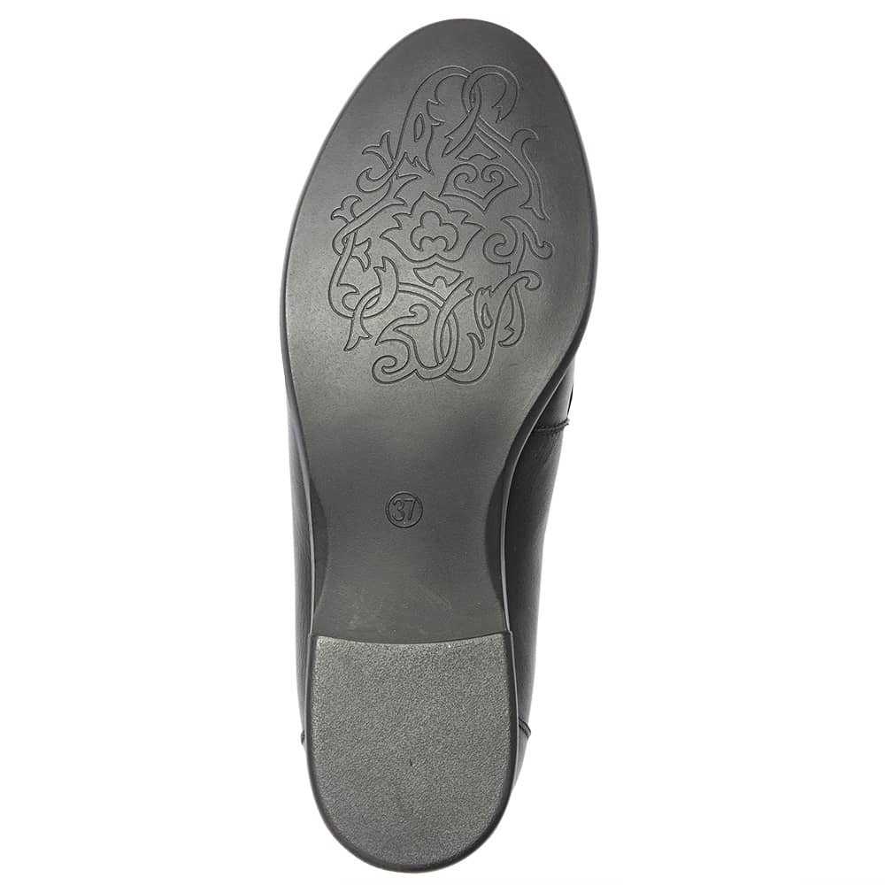 Lavena Loafer in Black Leather