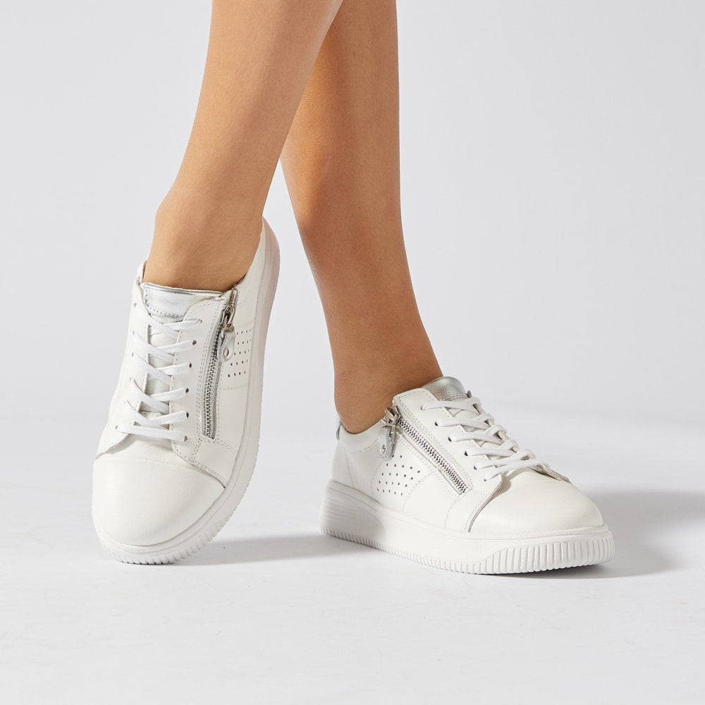 Novella Sneaker in White And Silver Leather