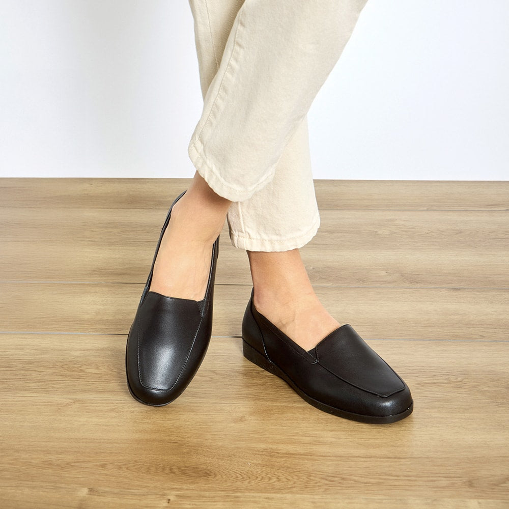 Verse Loafer in Black Leather