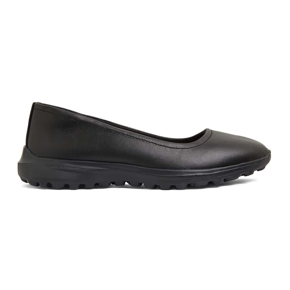 Oasis Sneaker in Black On Black | Active Flex | Shoe HQ