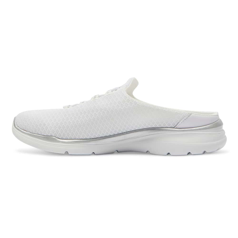 Quest Flat in White Knit