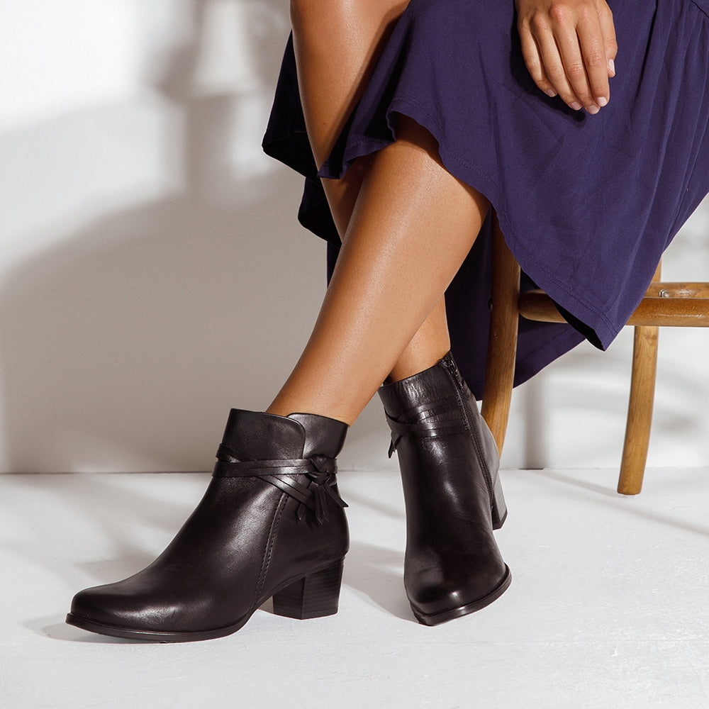 Carlton Boot in Black Leather | Easy Steps | Shoe HQ