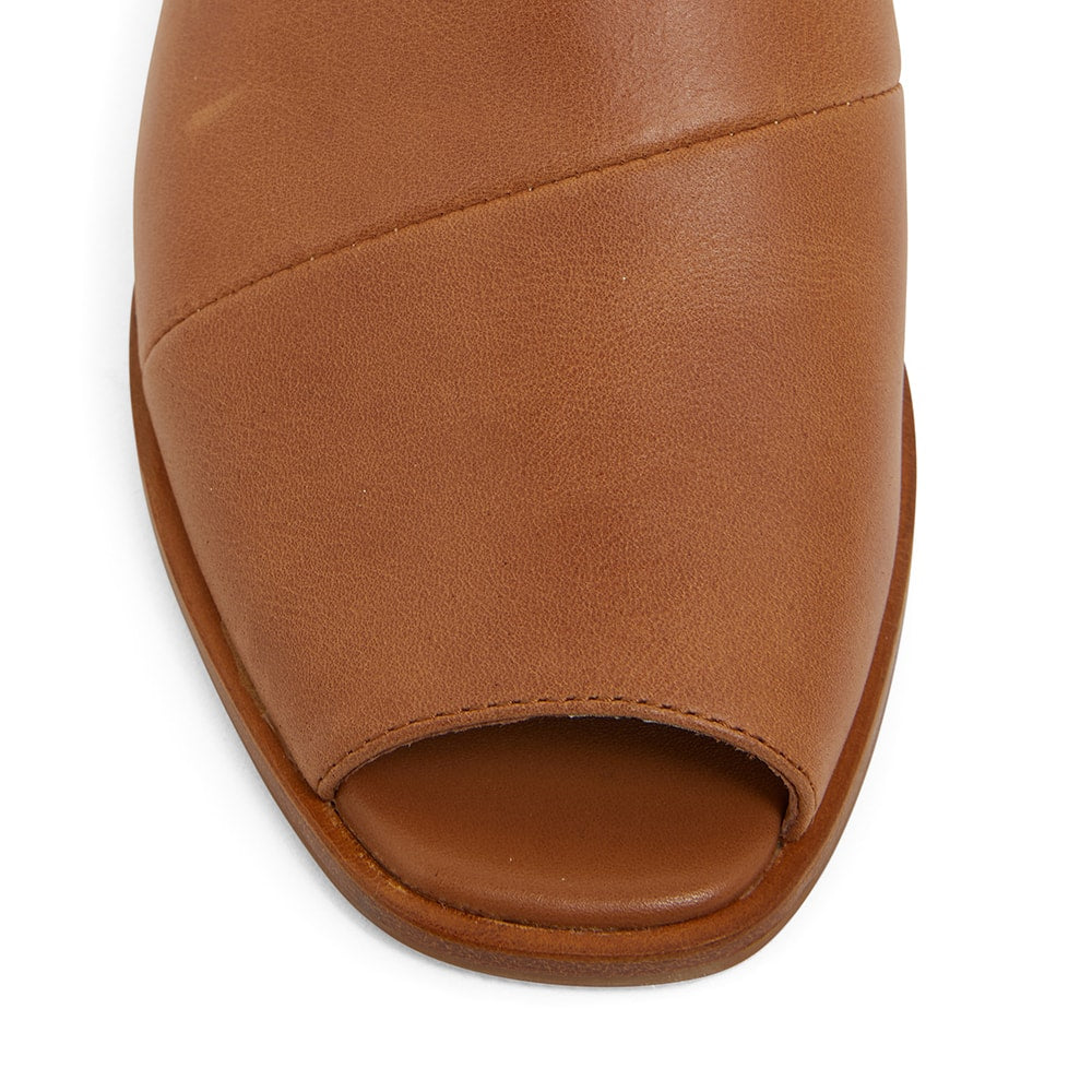 Dana Sandal in Tan Leather