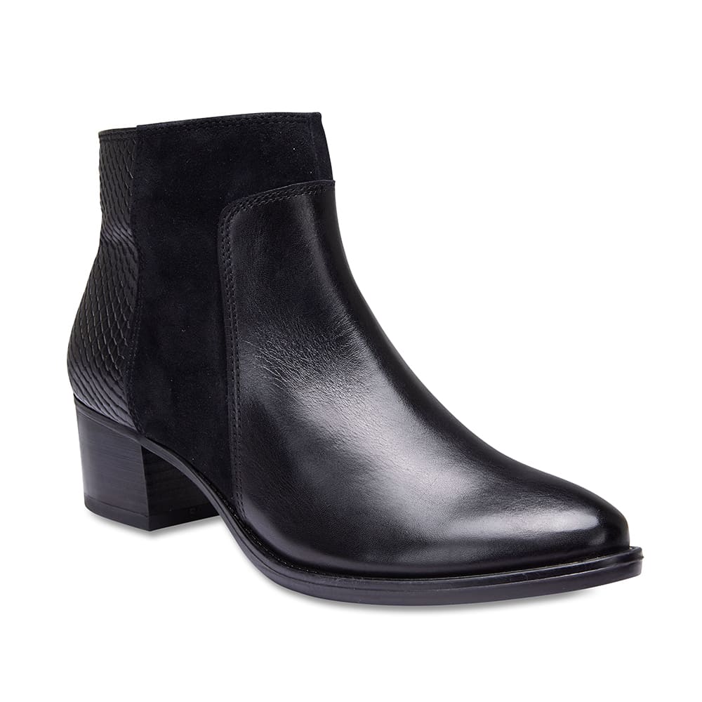 Duncan Boot in Black Leather