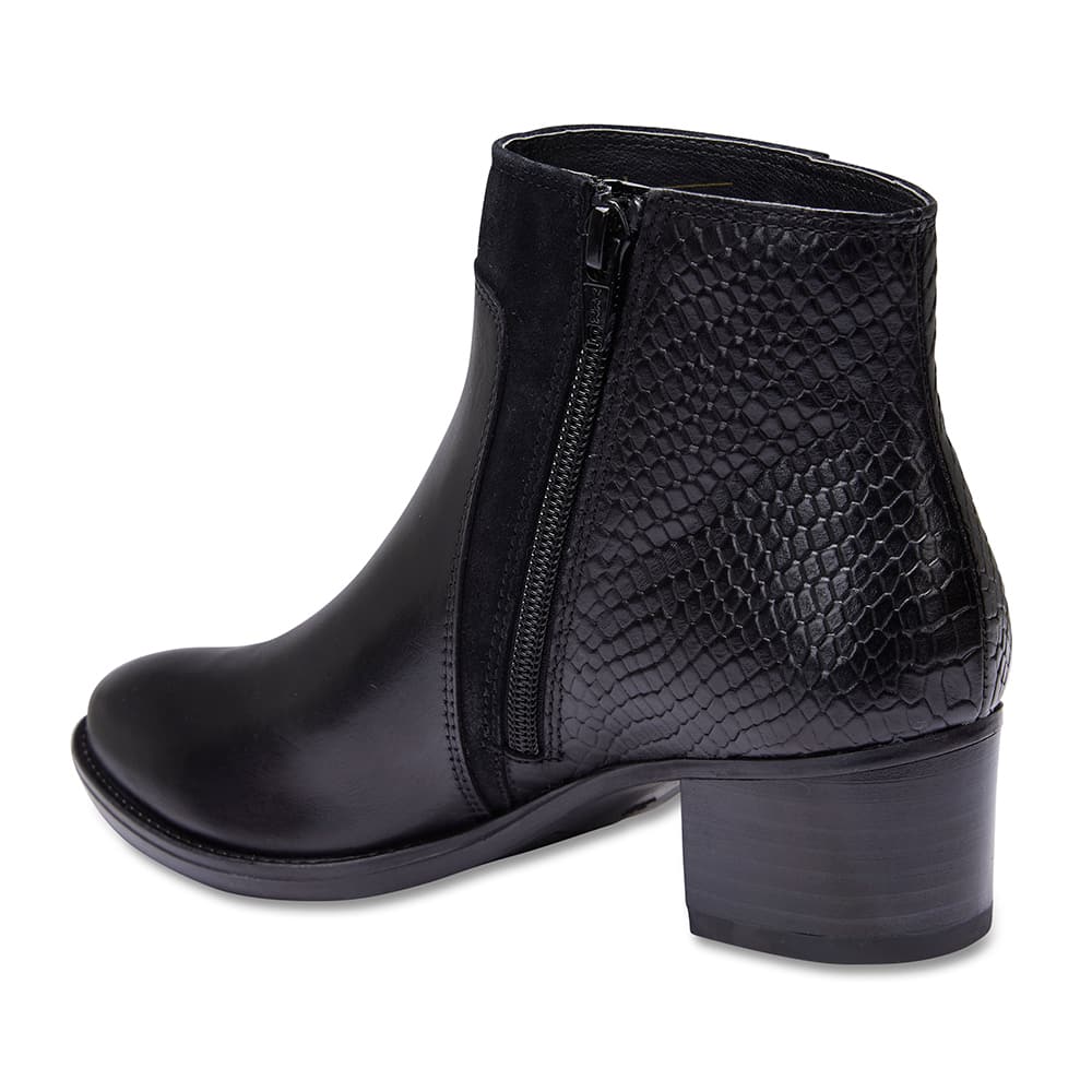 Duncan Boot in Black Leather