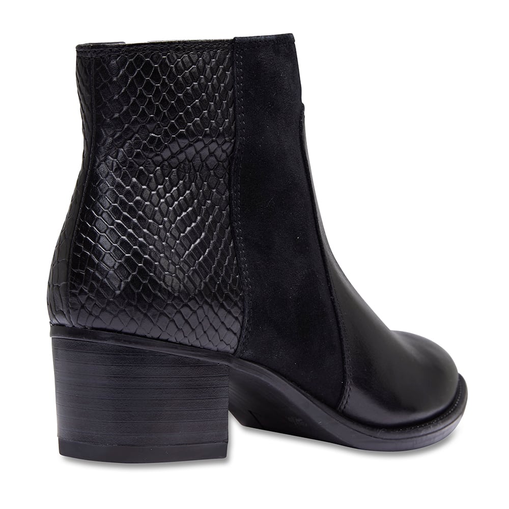 Duncan Boot in Black Leather