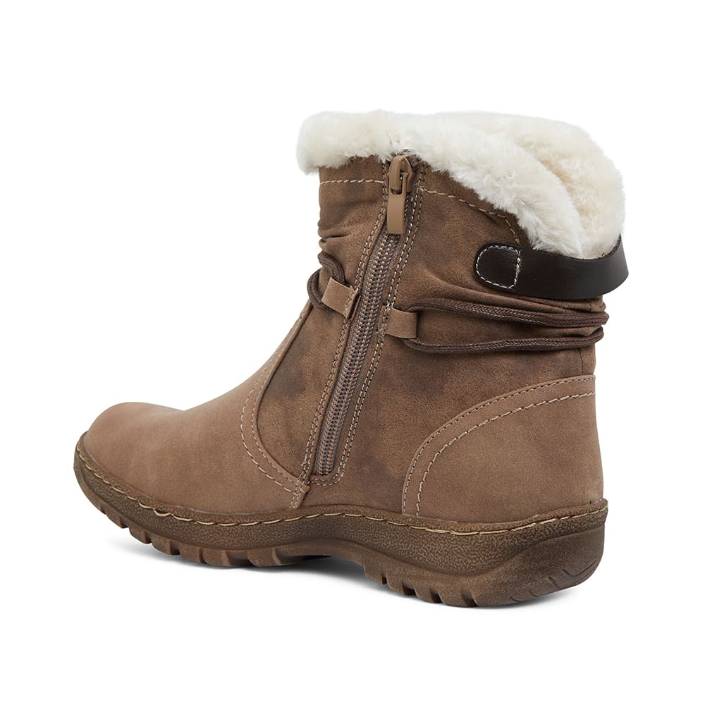 Eskimo Boot in Taupe Micro Smooth