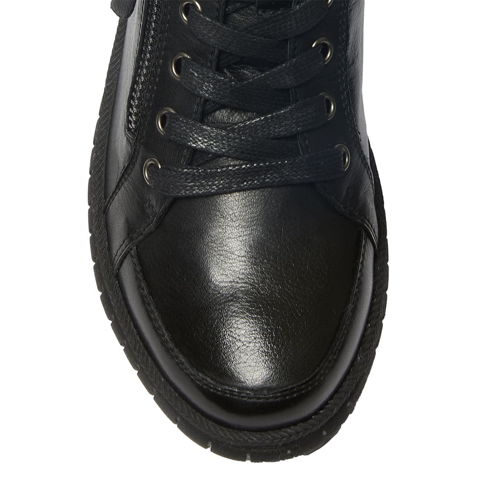 Fable Boot in Black On Black Leather