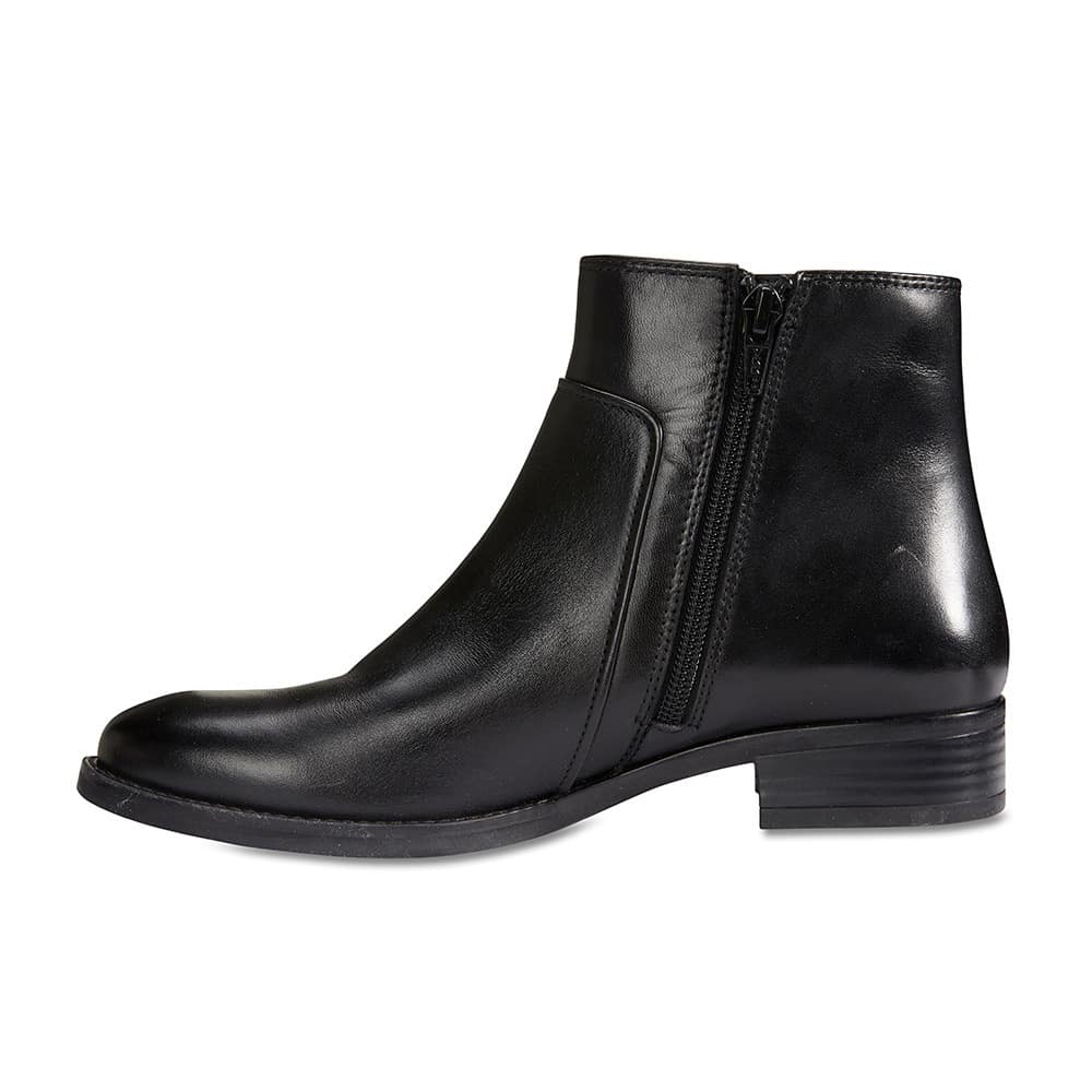 Glasgow Boot in Black Leather