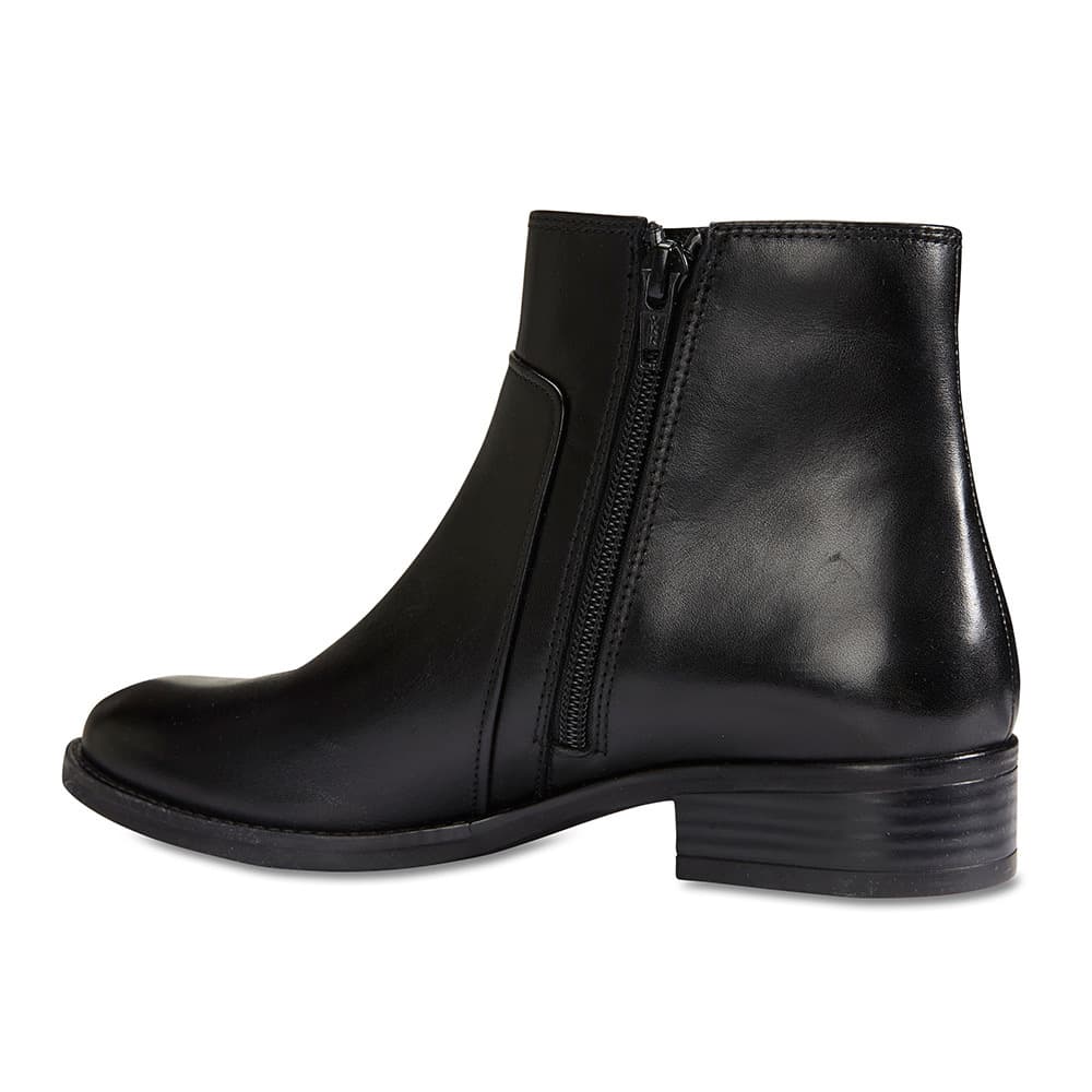 Glasgow Boot in Black Leather
