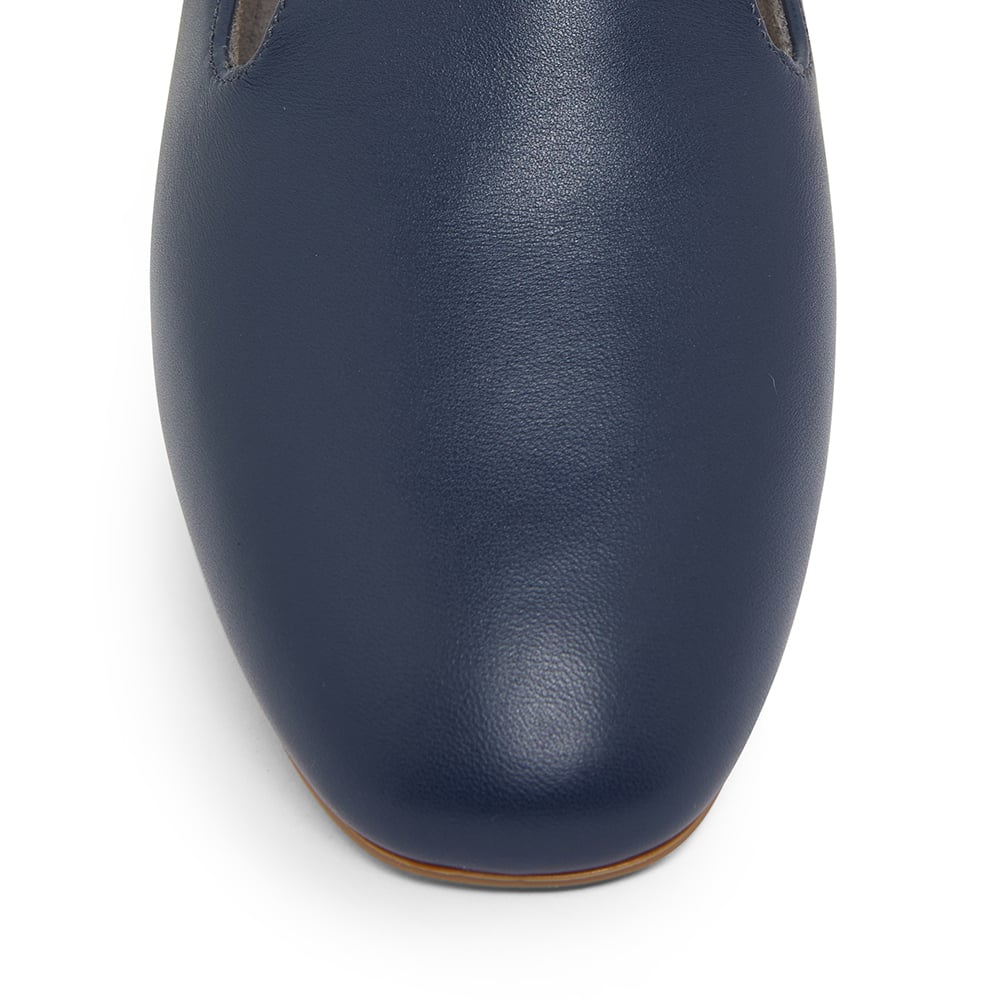Hugo Flat in Navy Leather