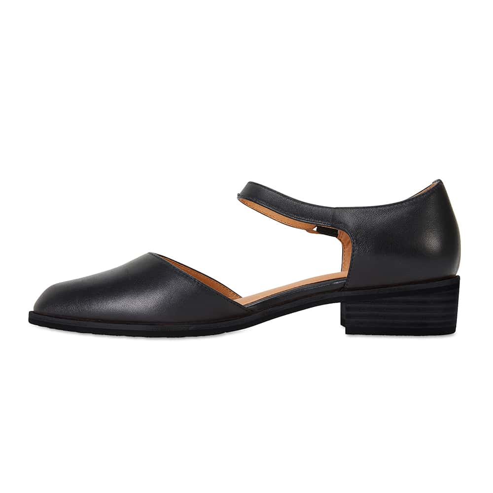Jesinta Heel in Black Leather
