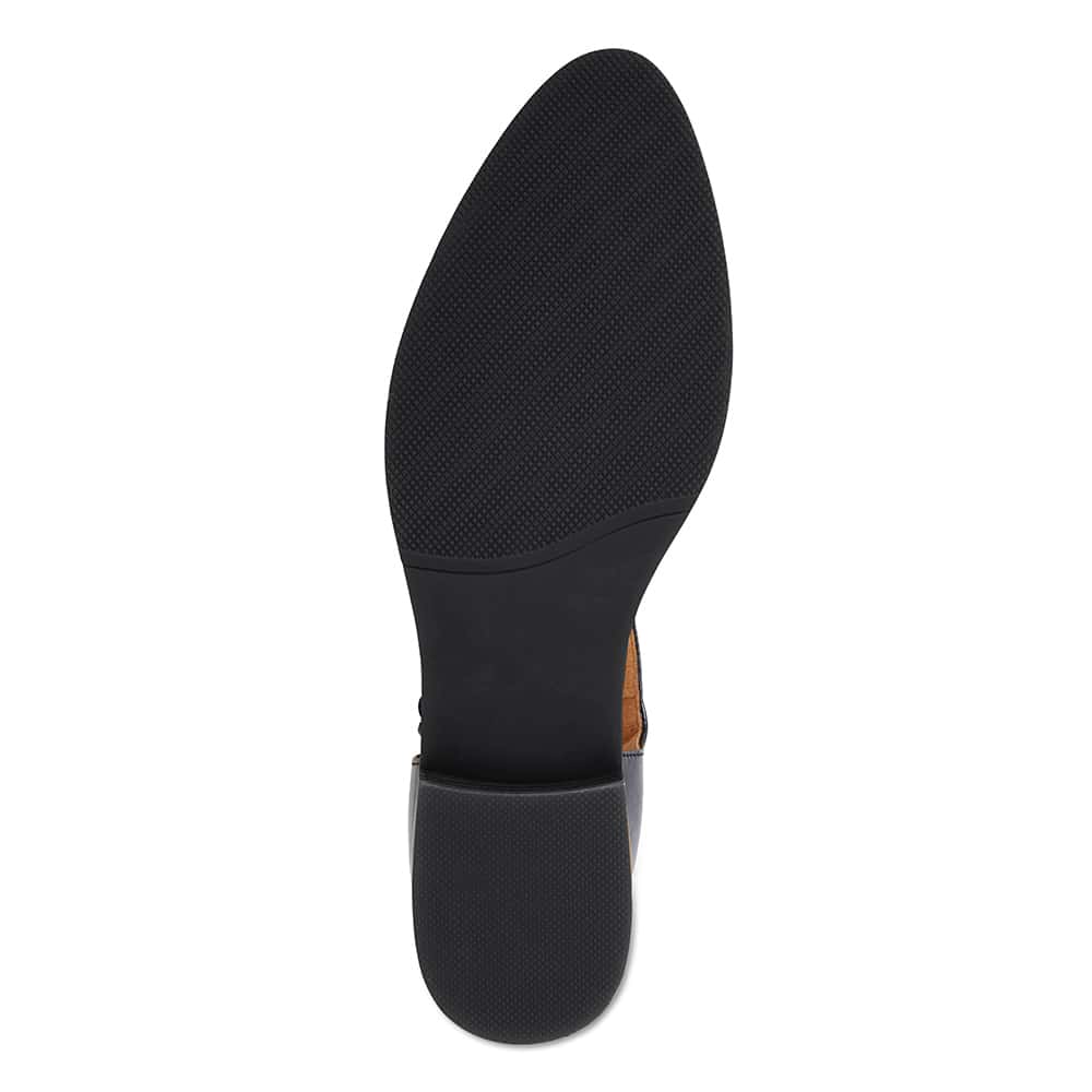 Jesinta Heel in Black Patent