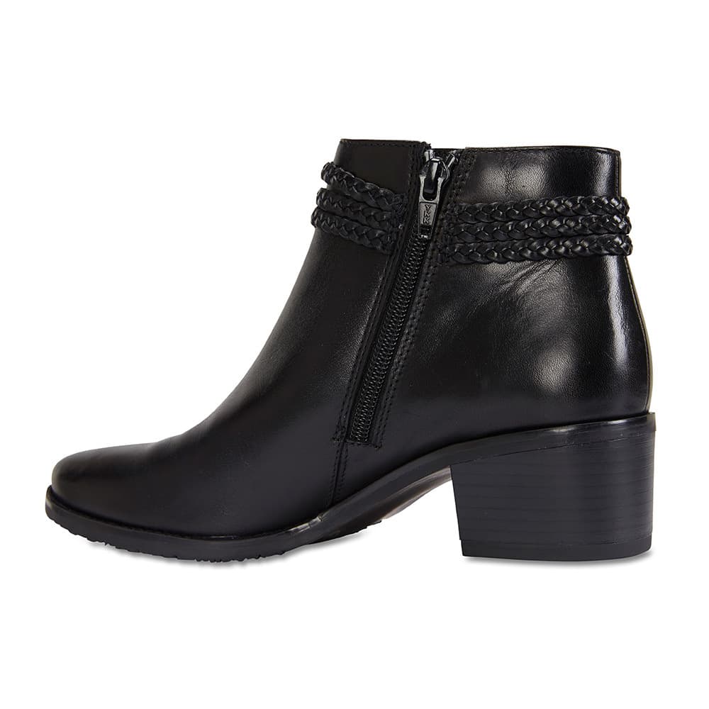 Jupiter Boot in Black Leather
