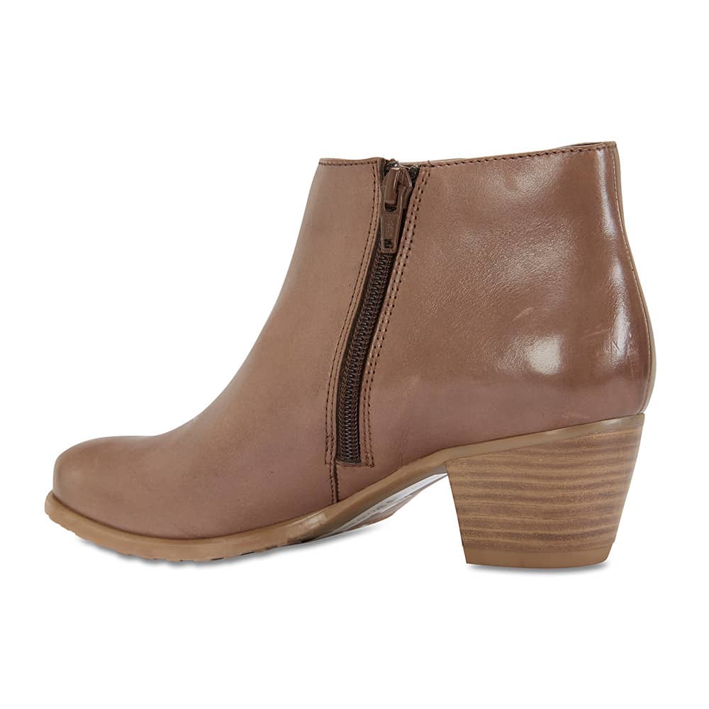 Lennon Boot in Taupe Leather