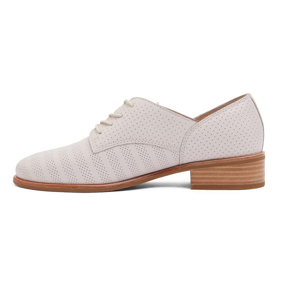 Nandy Brogue in Blush Leather