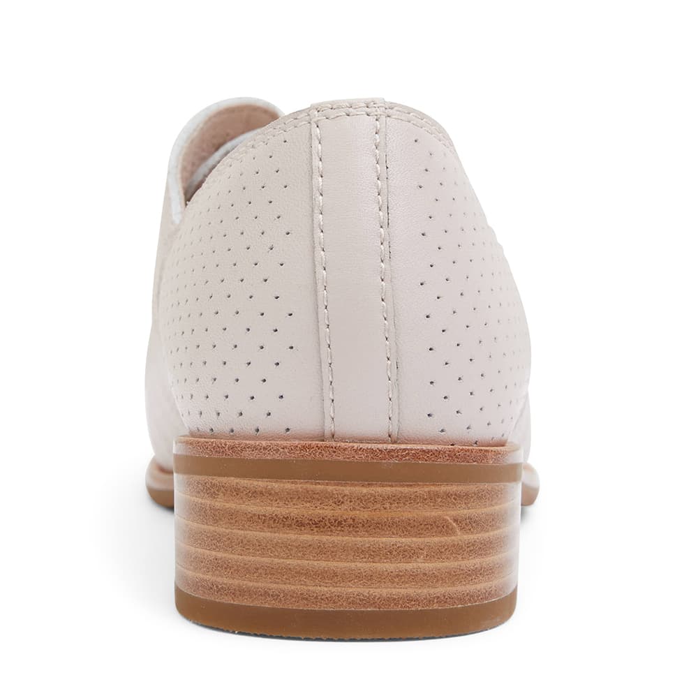 Nandy Brogue in Blush Leather
