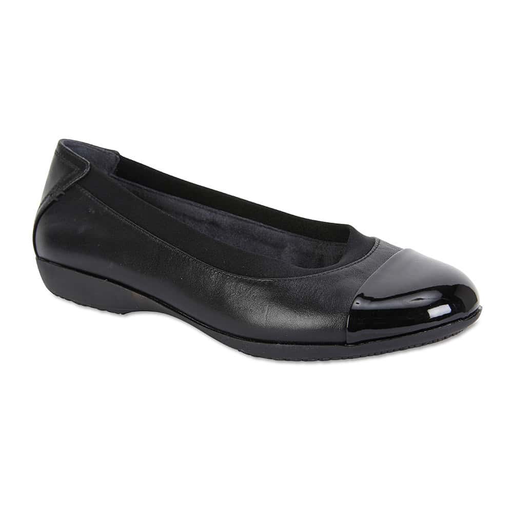 Nelson Flat in Black Leather