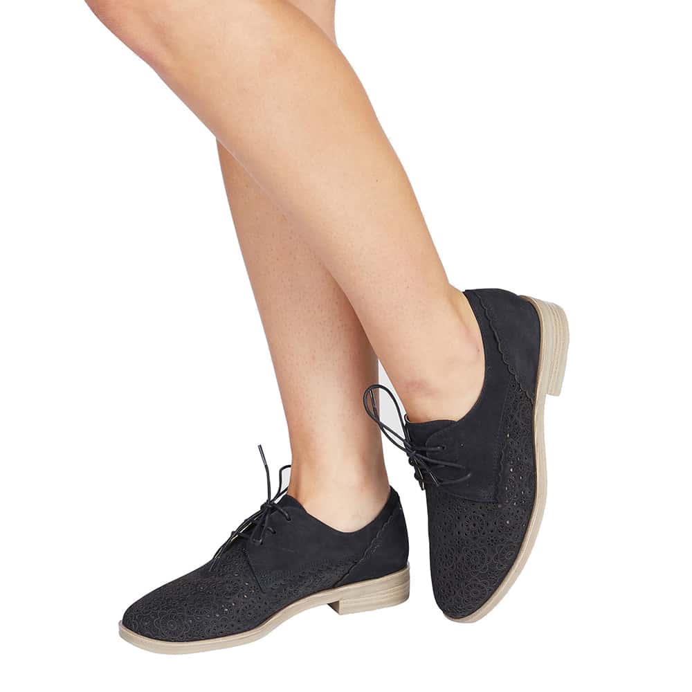 Nero Brogue in Black Nubuck