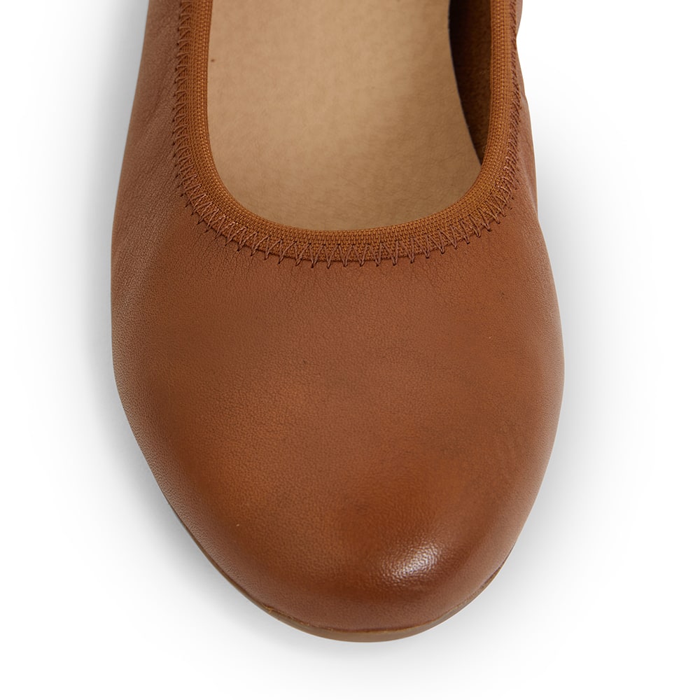 Pamper Flat in Mid Brown Leather