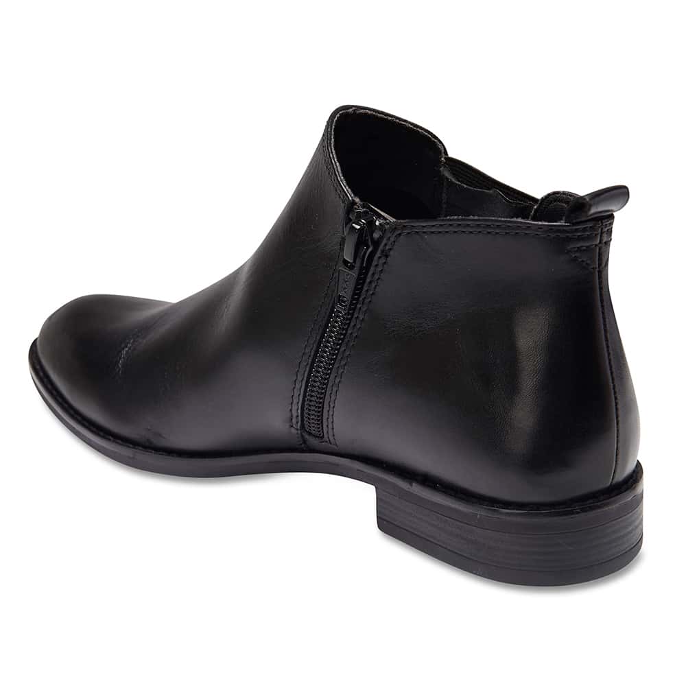 Scope Boot in Black Leather