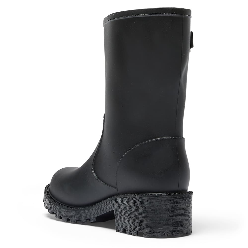 Snowy Boot in Black