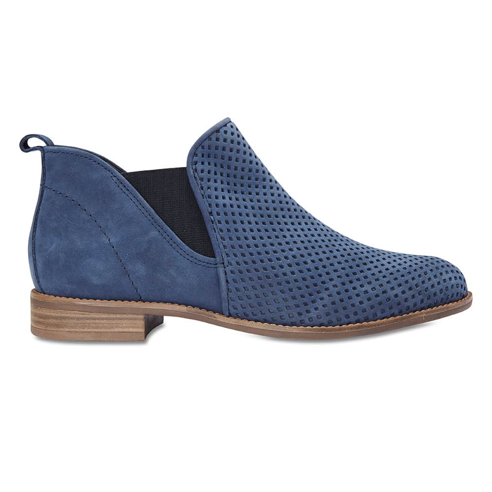 Stanford Boot in Navy Nubuck