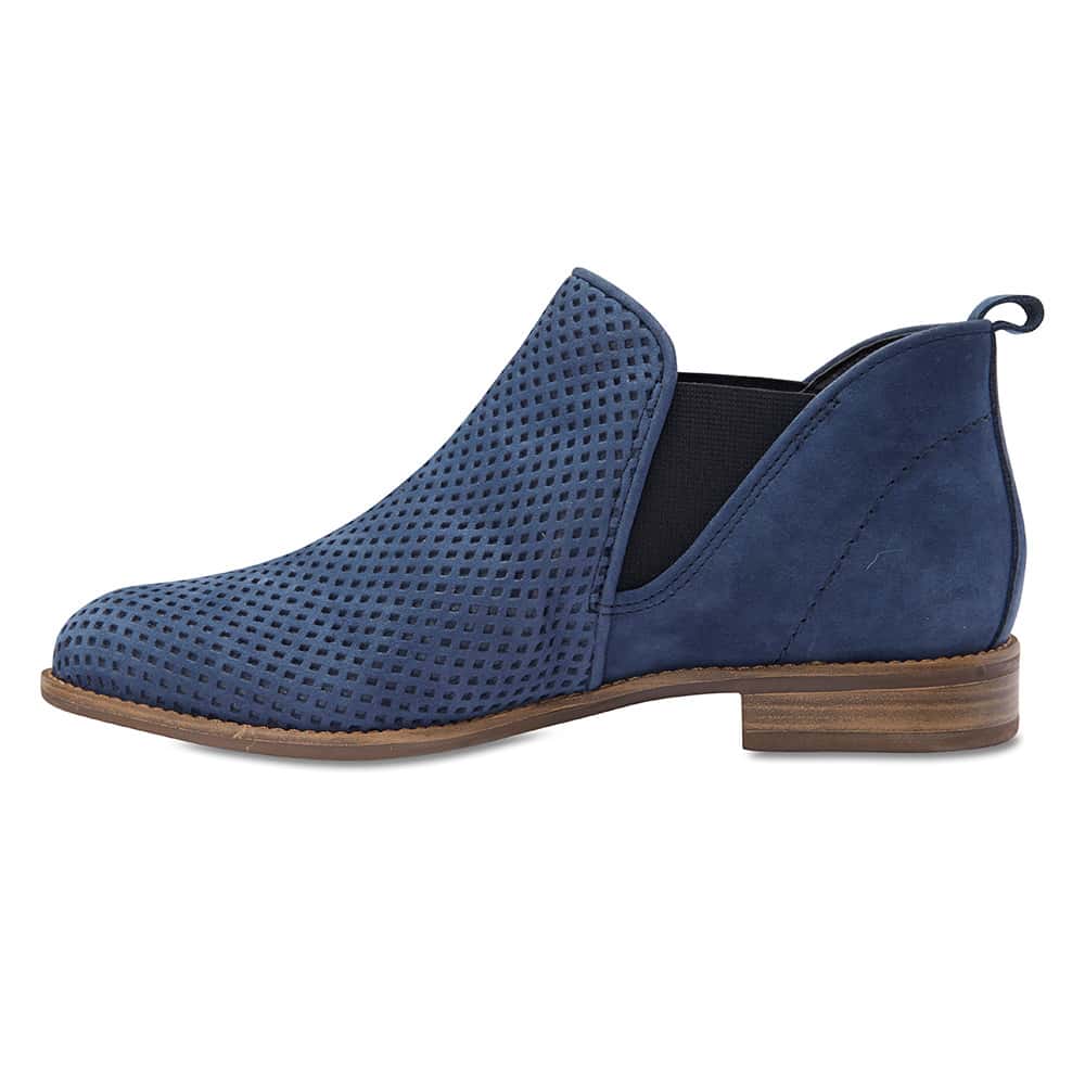 Stanford Boot in Navy Nubuck