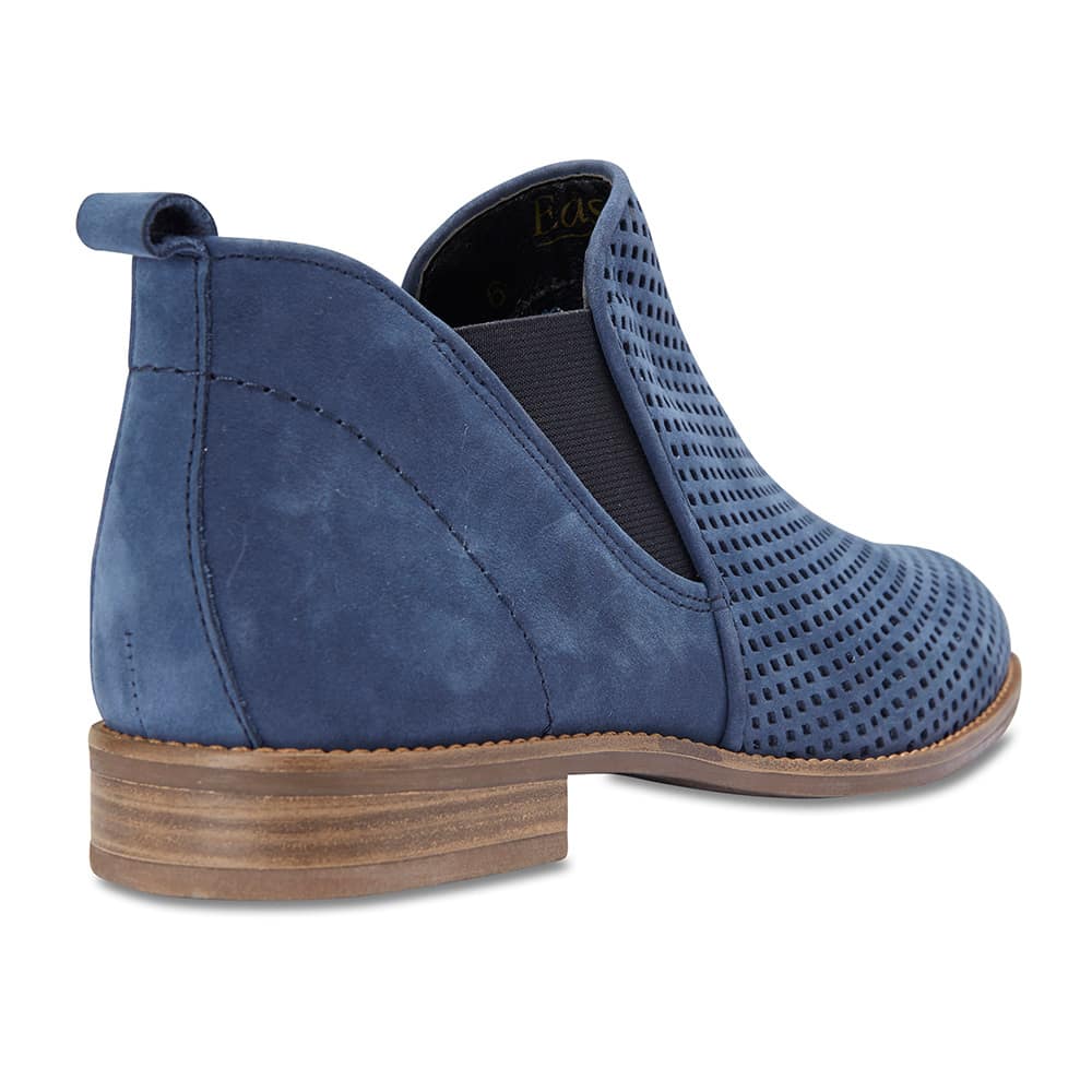 Stanford Boot in Navy Nubuck