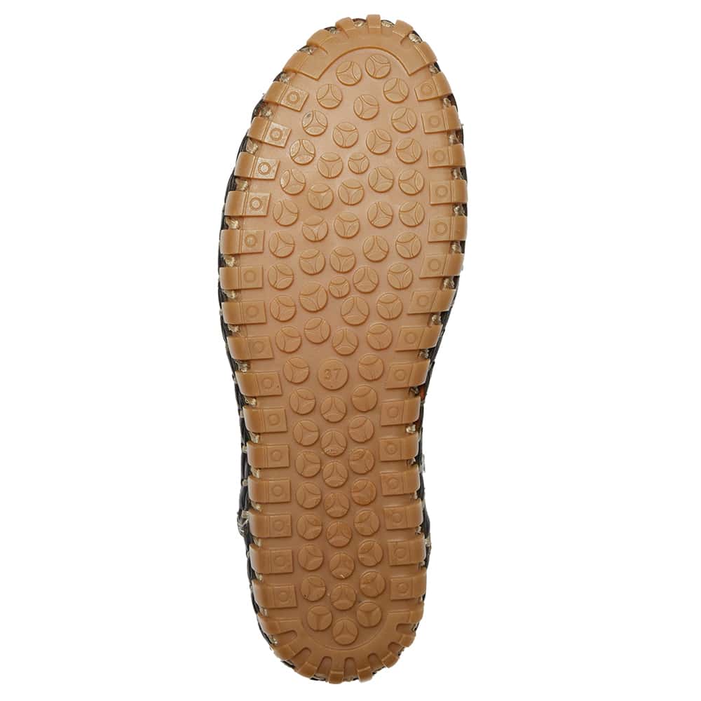 Talan Brogue in Black And Tan Leather