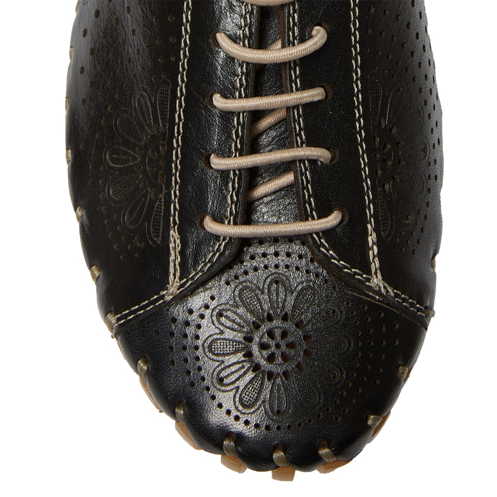 Talan Brogue in Black And Tan Leather
